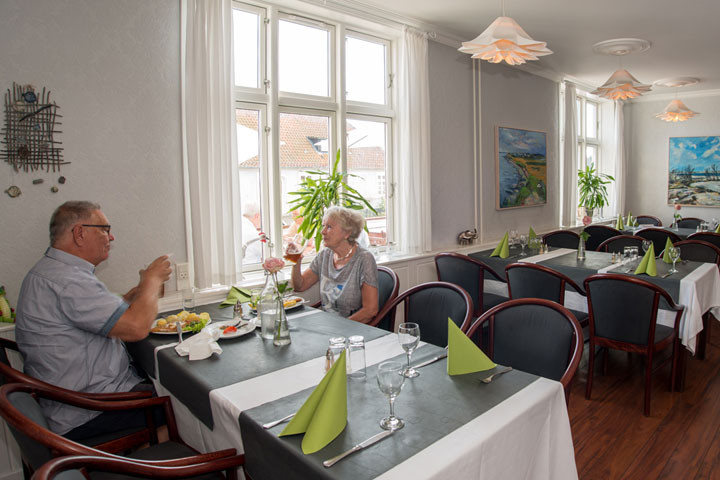 Ophold for 1 eller 2 personer på Bagenkop Kro med stor populær fiskebuffet samt vin5 